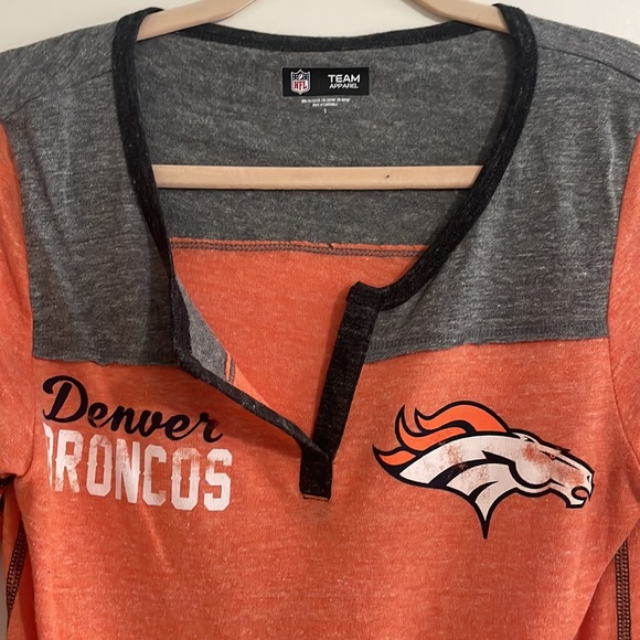 Ladies Denver Broncos 3/4 sleeve Henley top. Size Small, Perfect condition - Picture 2 of 4